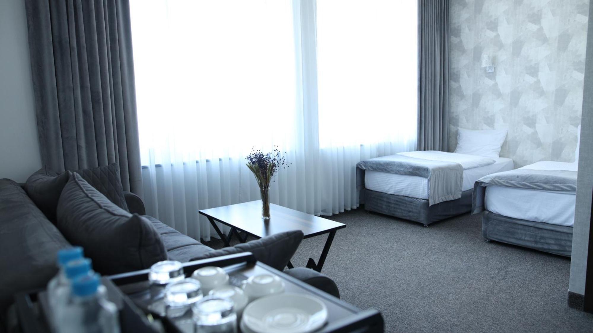 Bmg Hotel By Grigoryans Group Ґоріс Екстер'єр фото