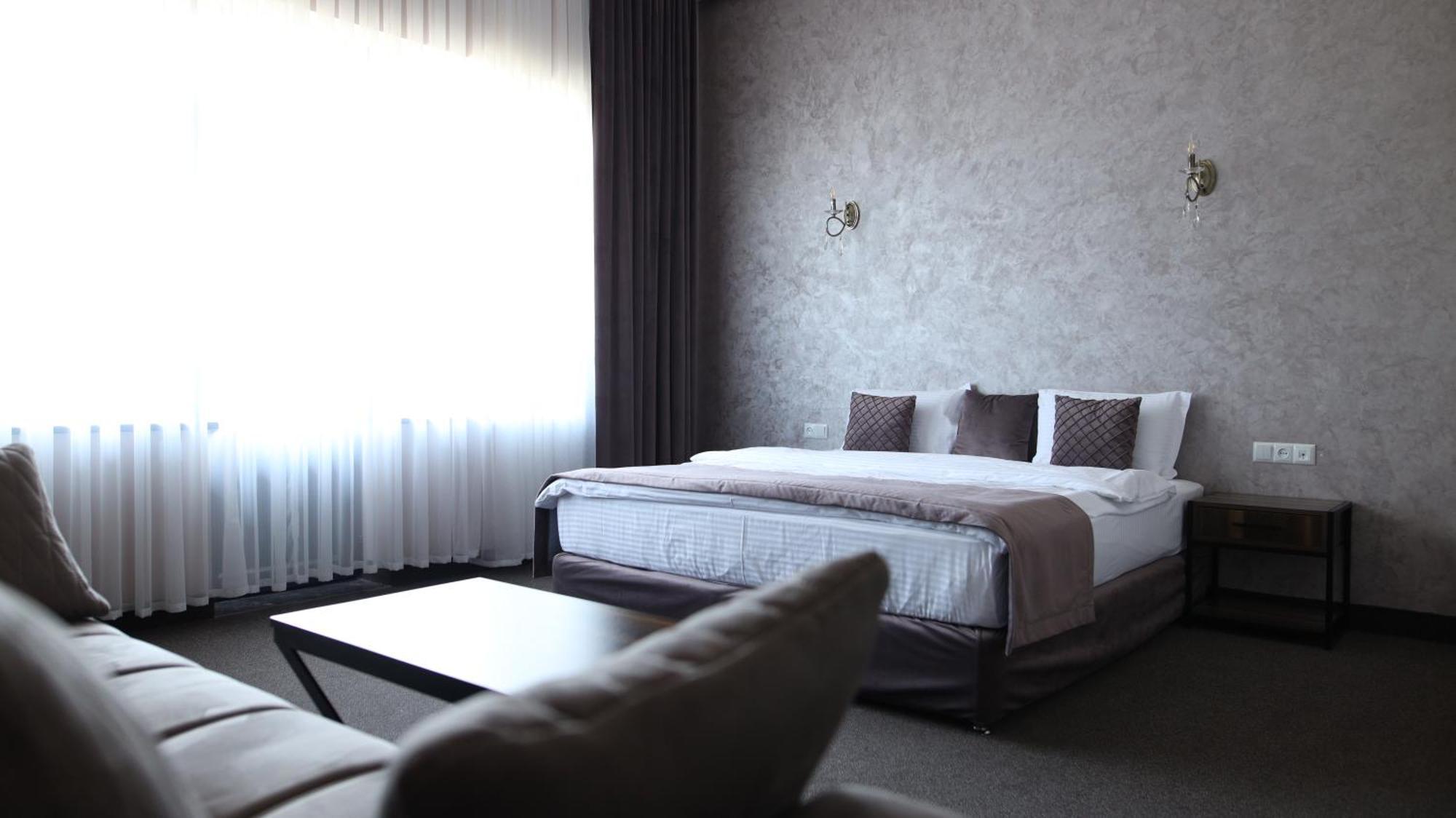 Bmg Hotel By Grigoryans Group Ґоріс Екстер'єр фото