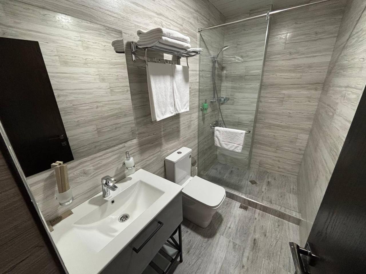 Bmg Hotel By Grigoryans Group Ґоріс Екстер'єр фото